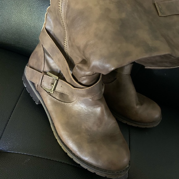 Boots - Picture 5 of 5